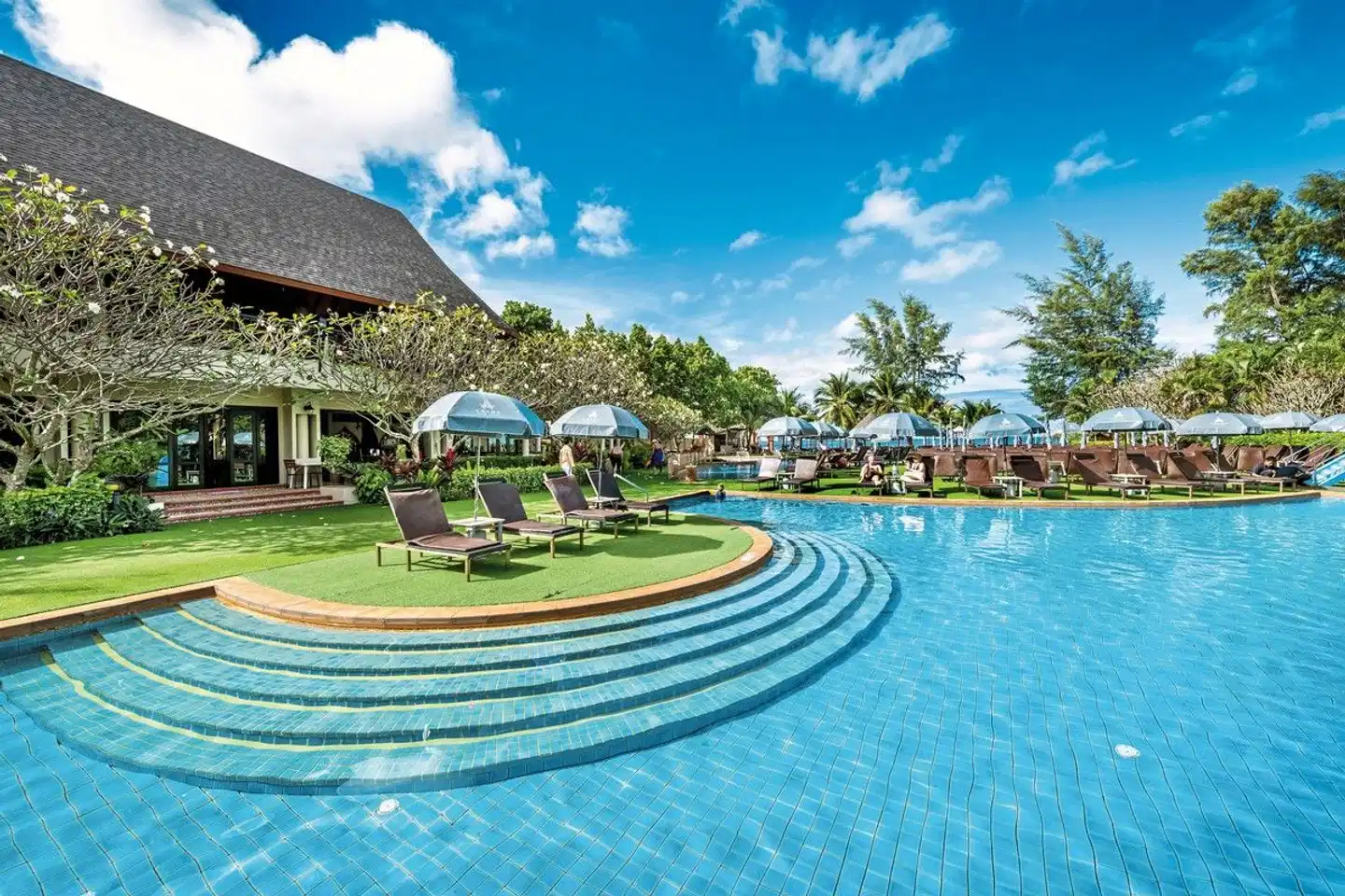 Chada Lanta Beach Resort Pool