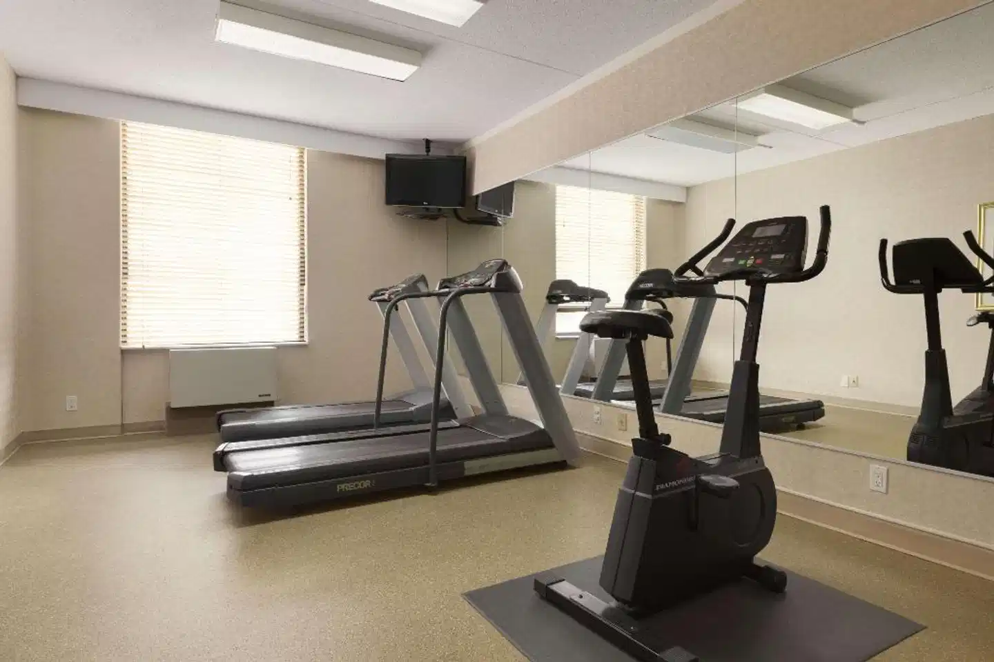 Days Inn by Wyndham Ottawa West Sport und Entertainment