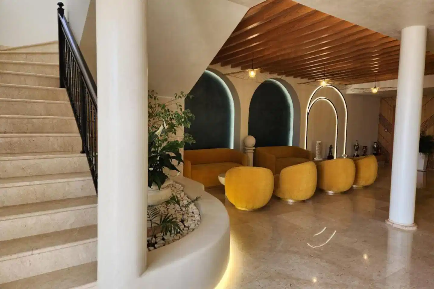 Hotel Gold Lobby