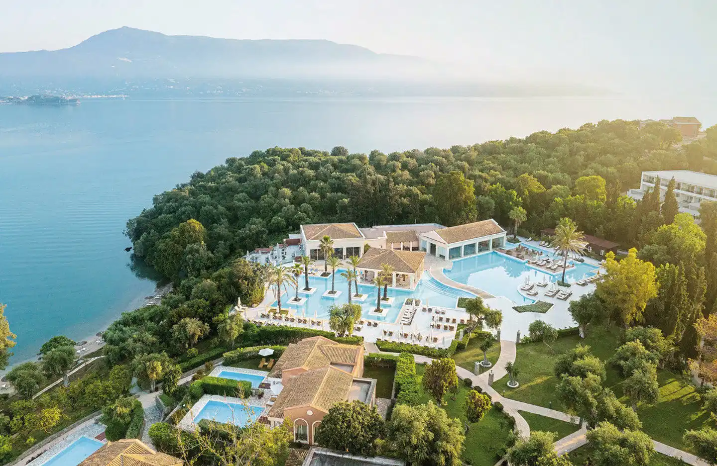 Grecotel Eva Palace Aussenansicht