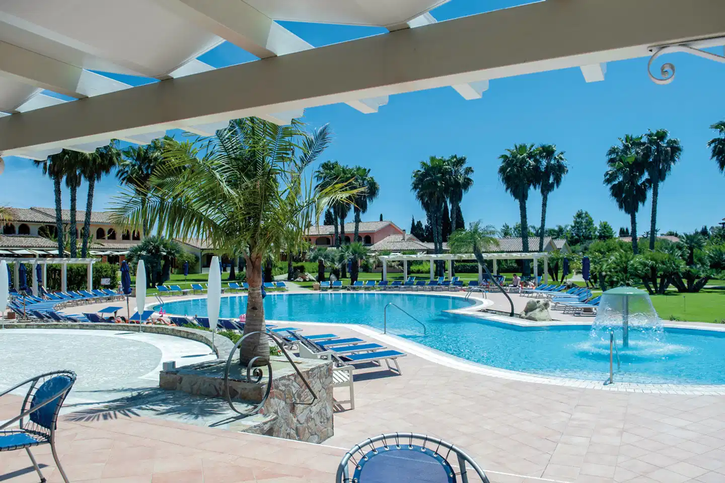 Lantana Resort POOL
