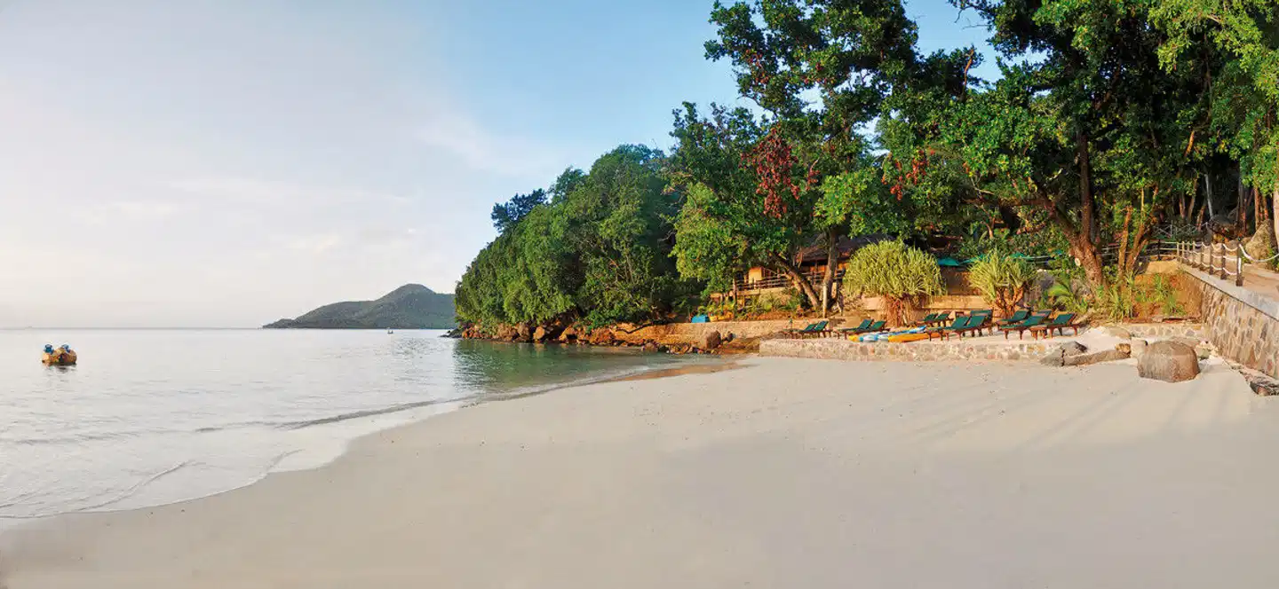 Cerf Island Resort BEACH