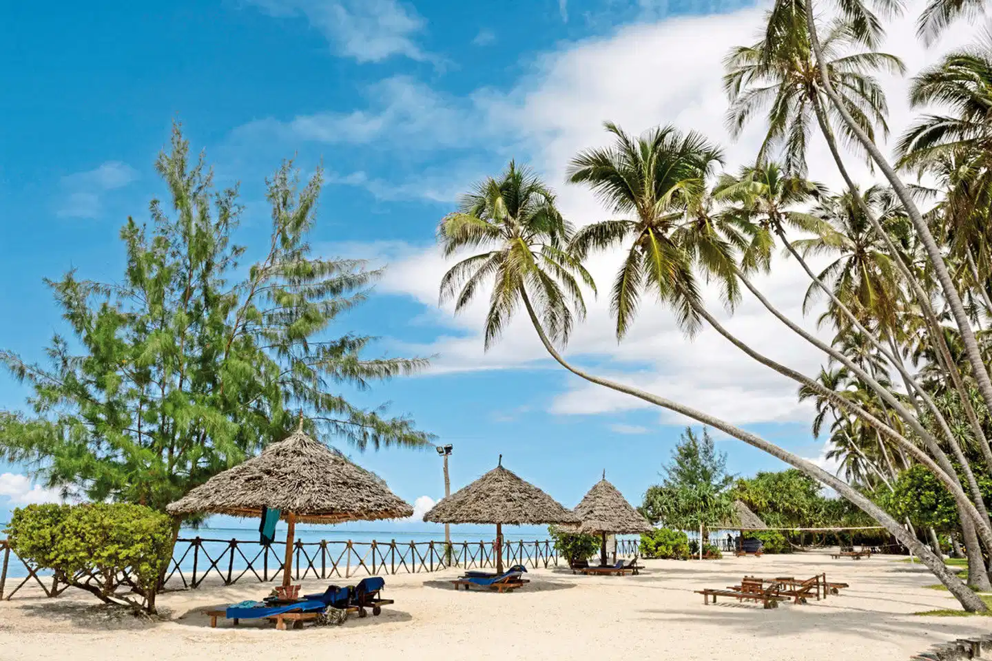 Ocean Paradise Resort & Spa BEACH