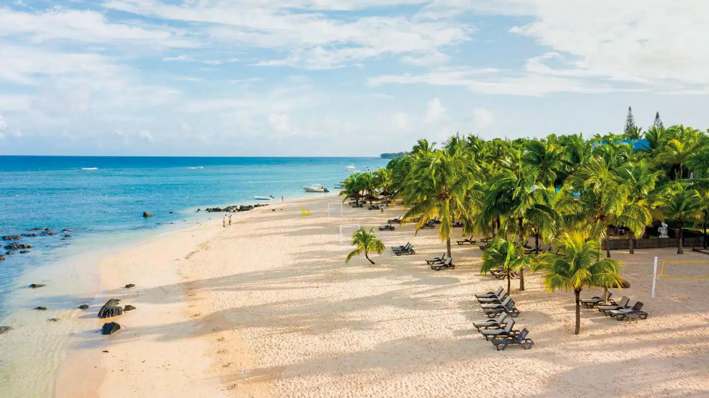 Victoria Beachcomber Resort & Spa BEACH
