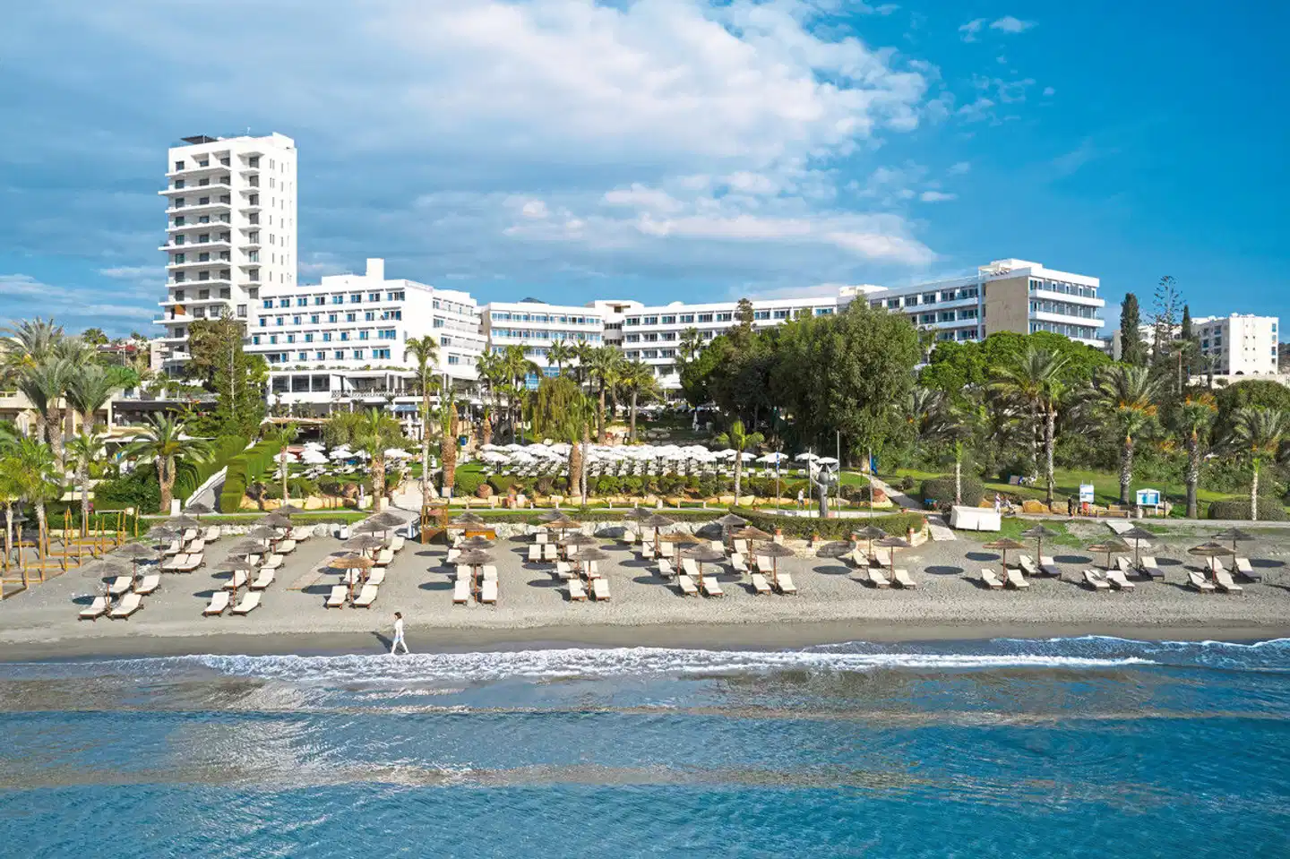Mediterranean Beach Hotel Aussenansicht
