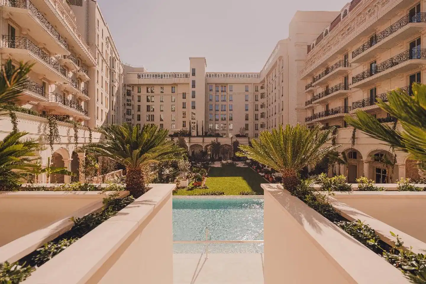 Carlton Cannes, a Regent Hotel Terrasse