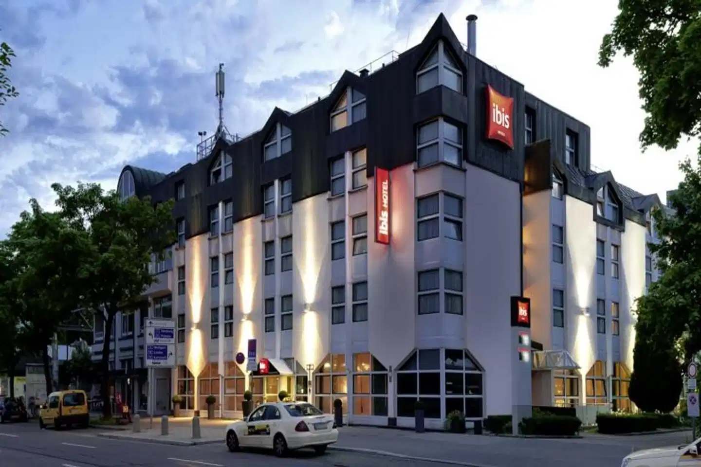 B&B HOTEL München-Schwabing Aussenansicht