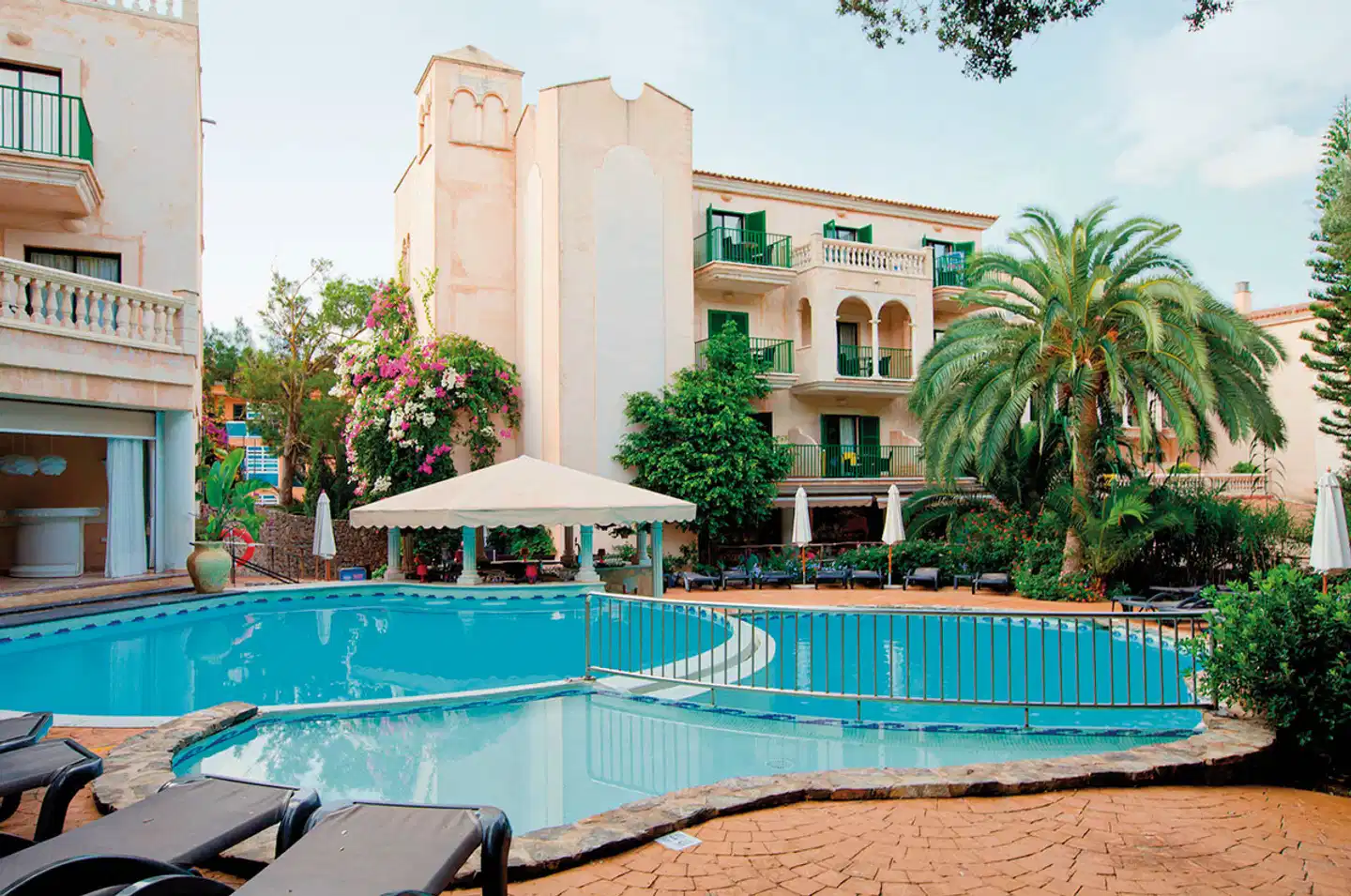 Lago Garden Apart-Suites & Spa POOL