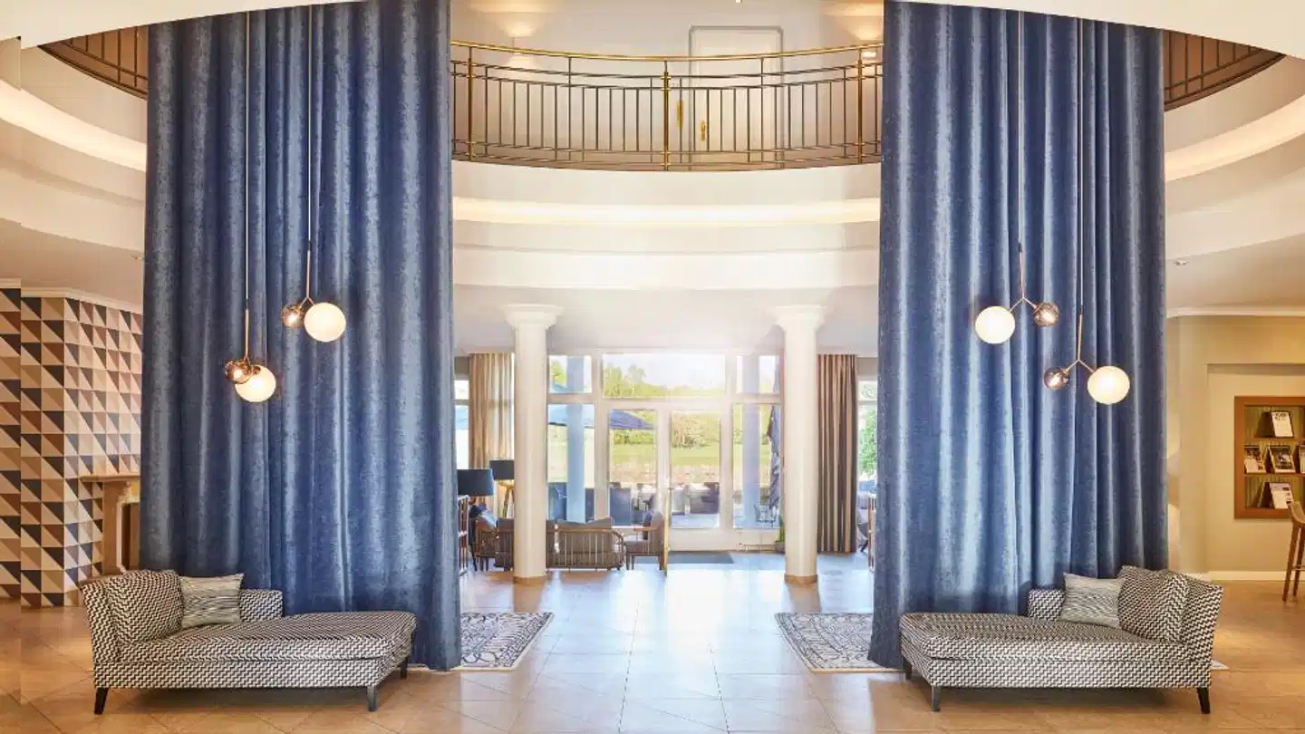 Steigenberger Hotel Treudelberg Lobby
