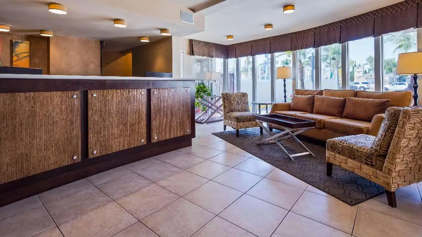 Best Western Plus Suites Hotel Coronado Island Lobby