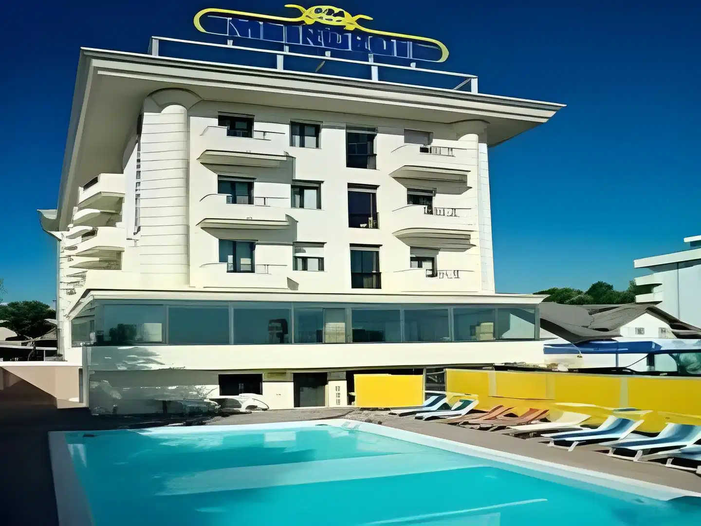 Metropole Pool