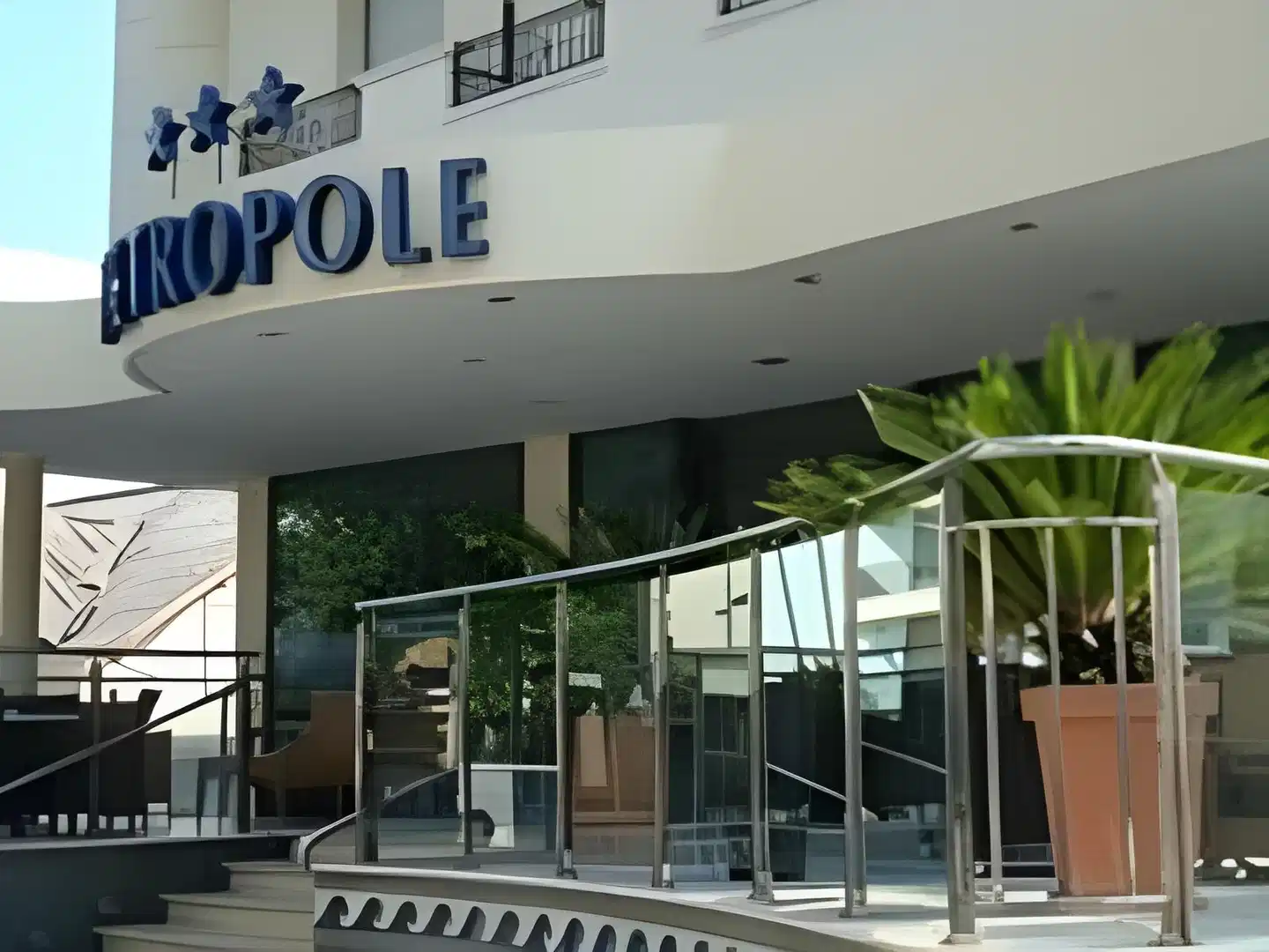 Metropole Aussenansicht