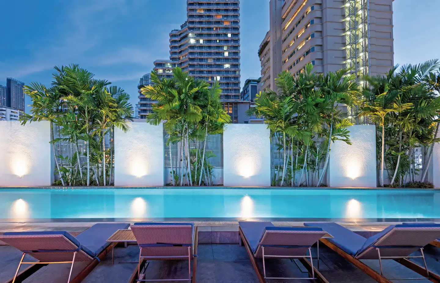 Radisson Suites Bangkok Sukhumvit Pool