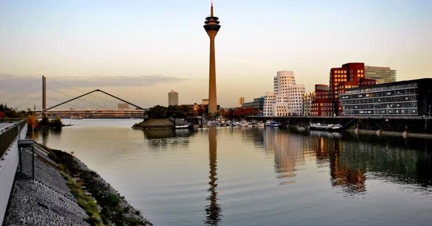 INNSIDE Düsseldorf Hafen Landschaft