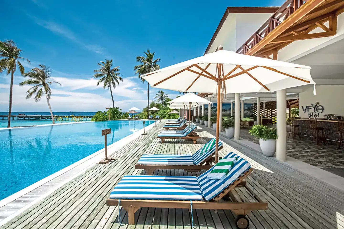 Reethi Faru Resort TERRACE