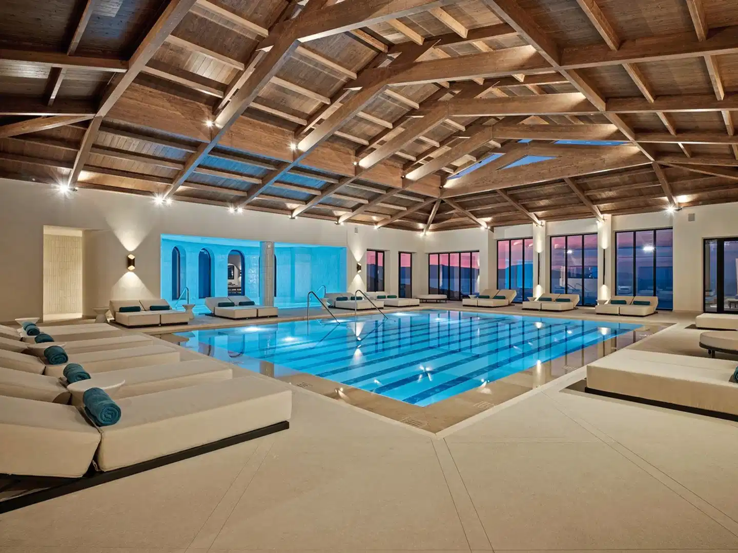 Oros Luxury Beach Resort INDOOR_POOL