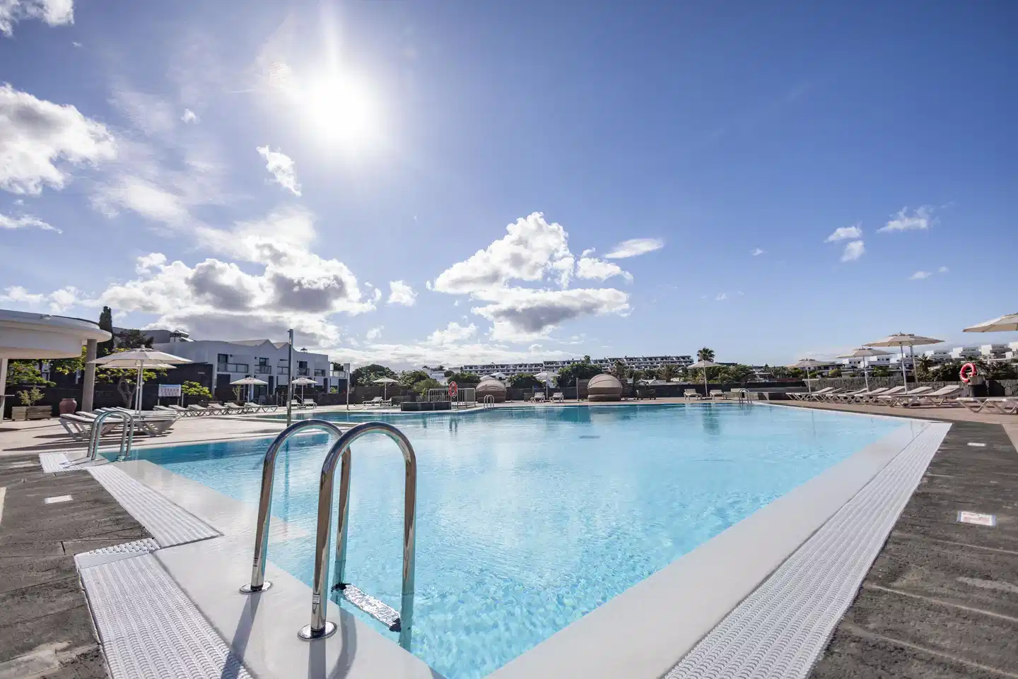 Caybeach Papagayos Pool