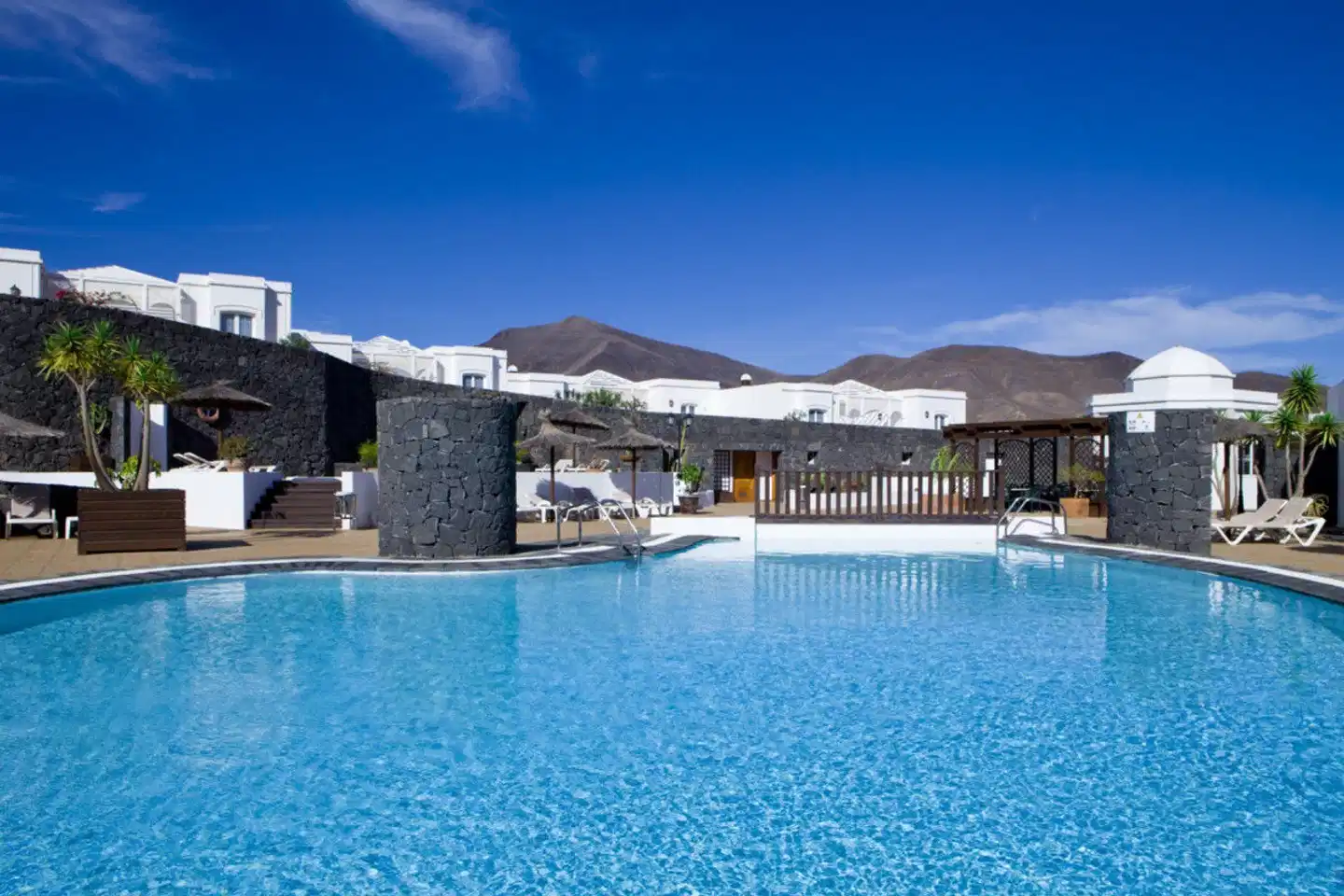 LIVVO Coloradamar Pool