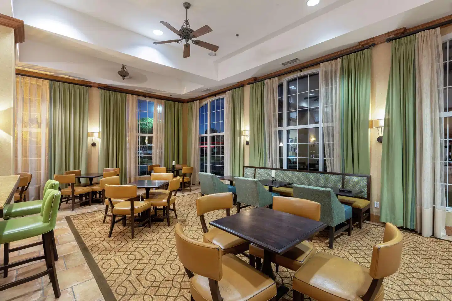 Hampton Inn & Suites Austin-Airport Lobby