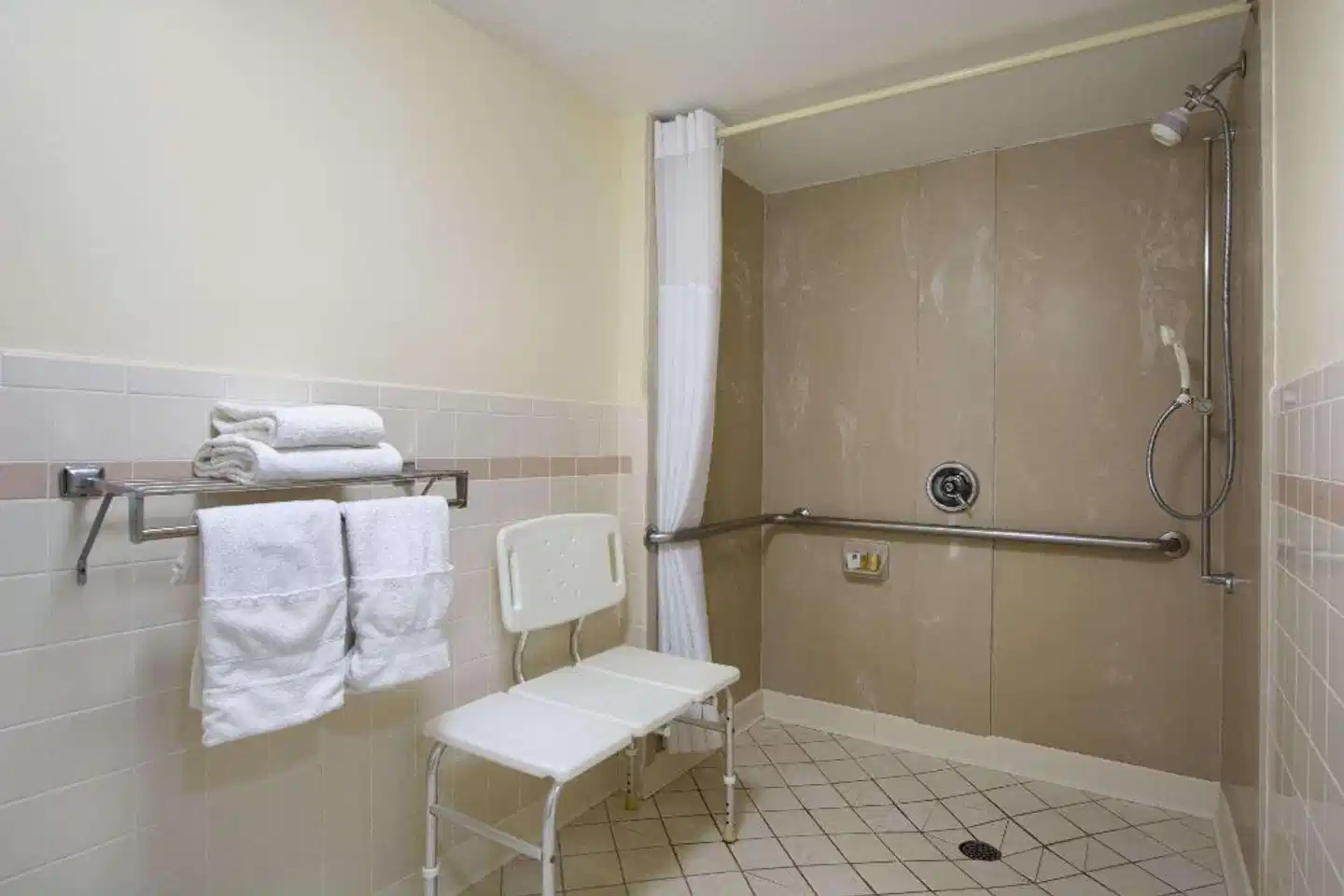 Days Inn by Wyndham Longview South Badezimmer
