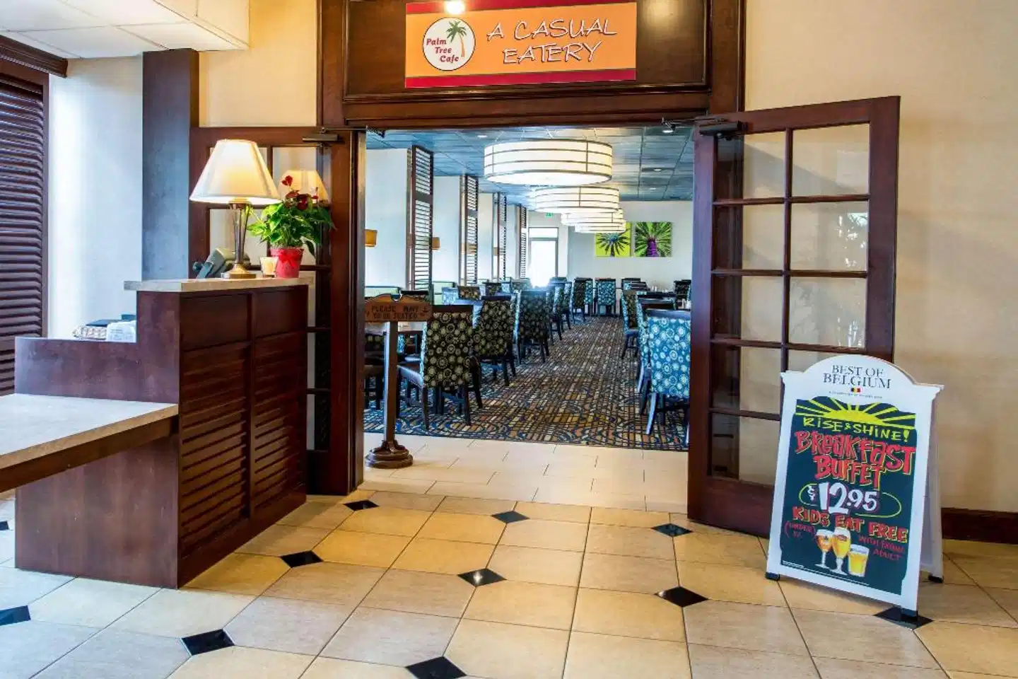 Clarion Anaheim Bar