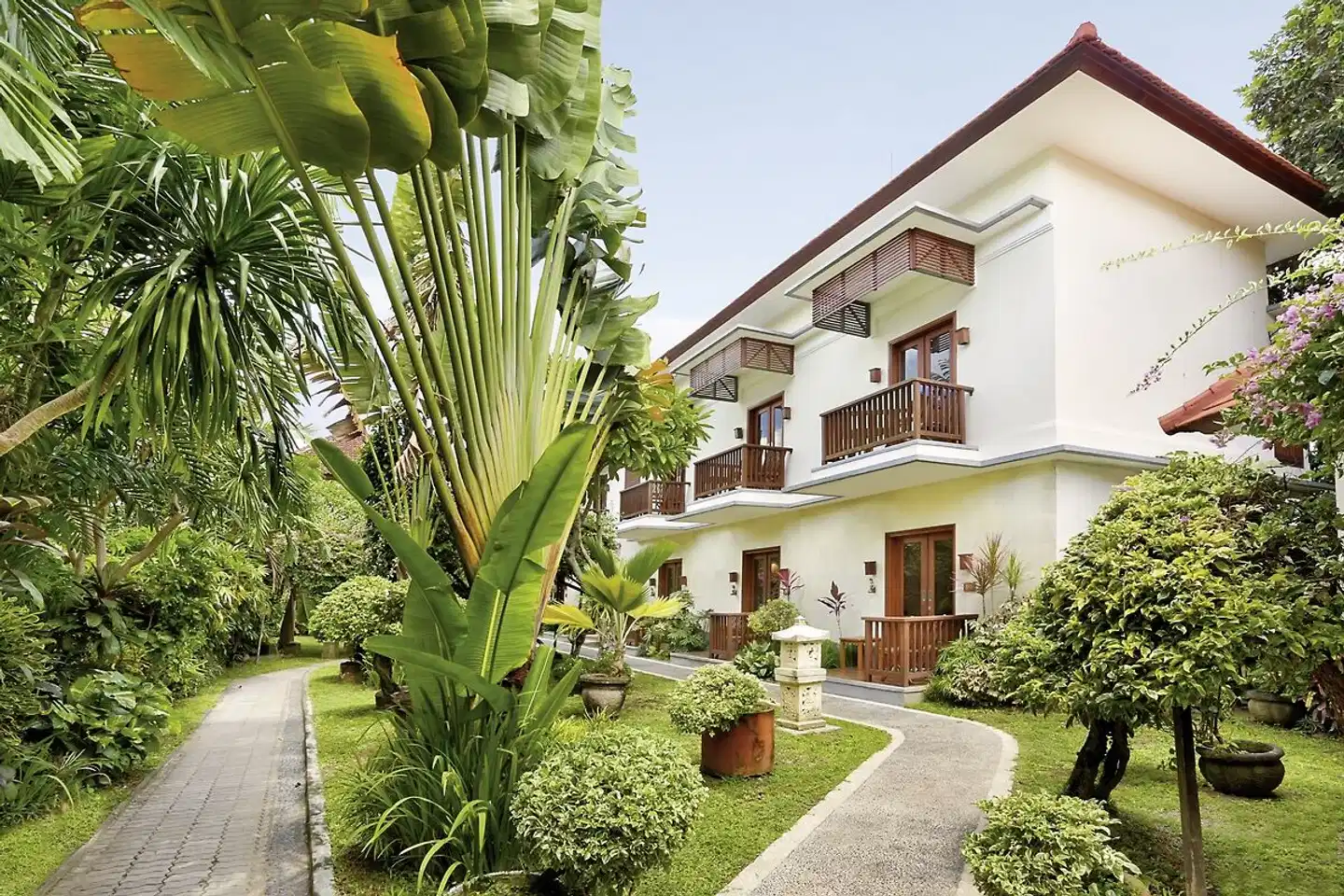 Respati Beach Hotel Aussenansicht