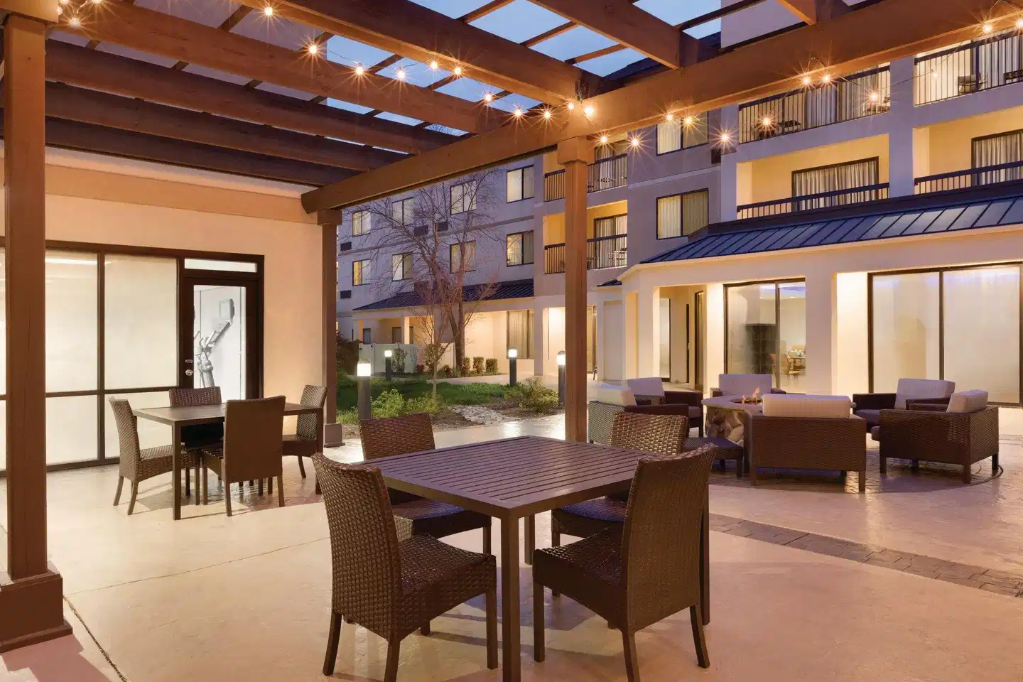 Courtyard by Marriott Charlotte Airport North Lobby