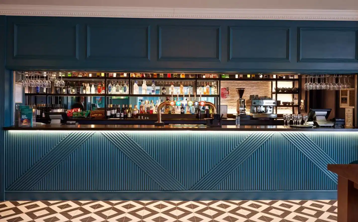 Thistle London Heathrow Bar