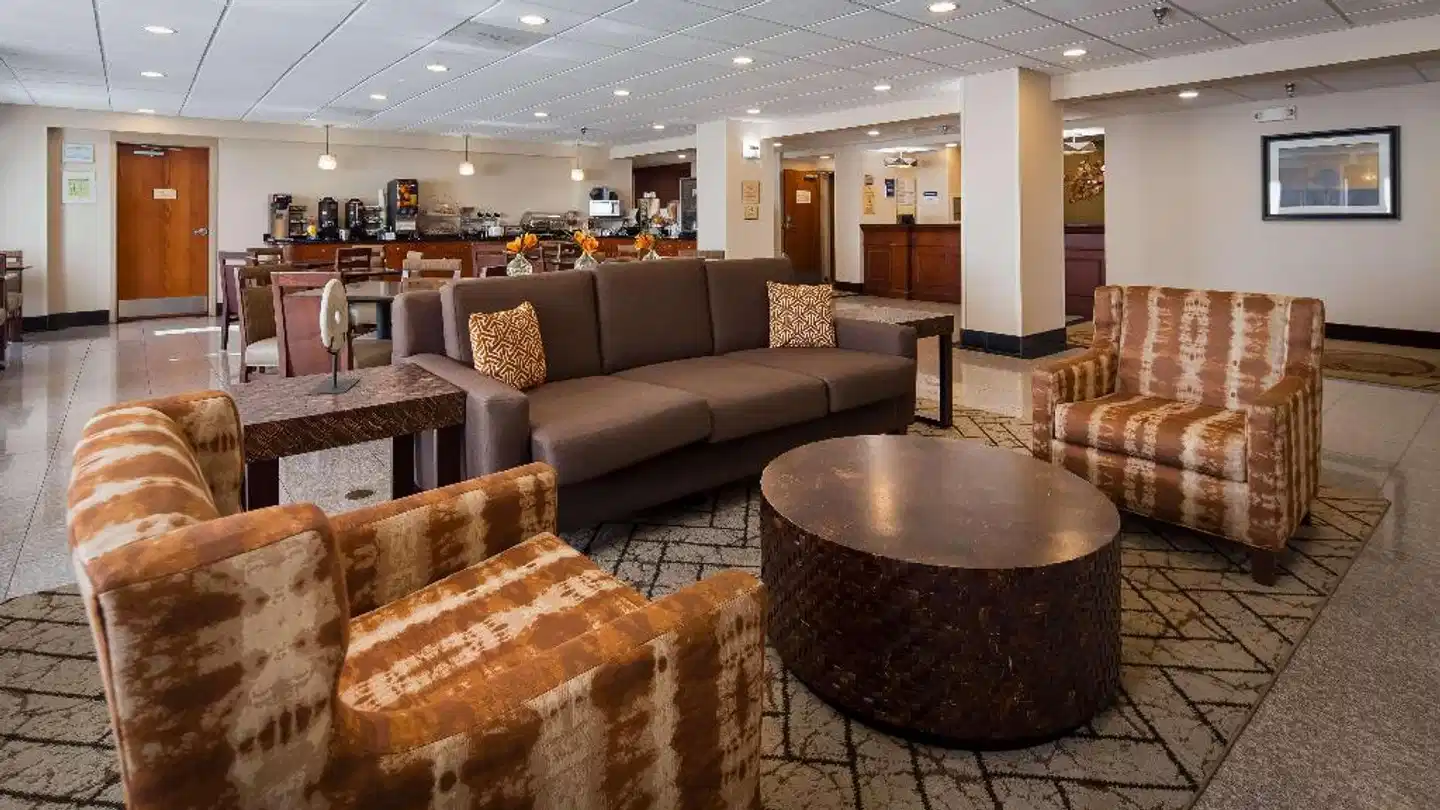 Best Western Plus Belle Meade Inn & Suites Lobby