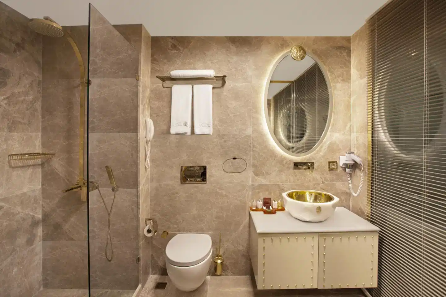 Sura Design Hotel & Suites Badezimmer