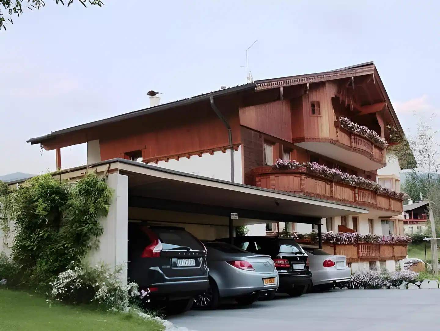 Wohlfühl-Ferienwohnungen Landhaus Karoline Aussenansicht