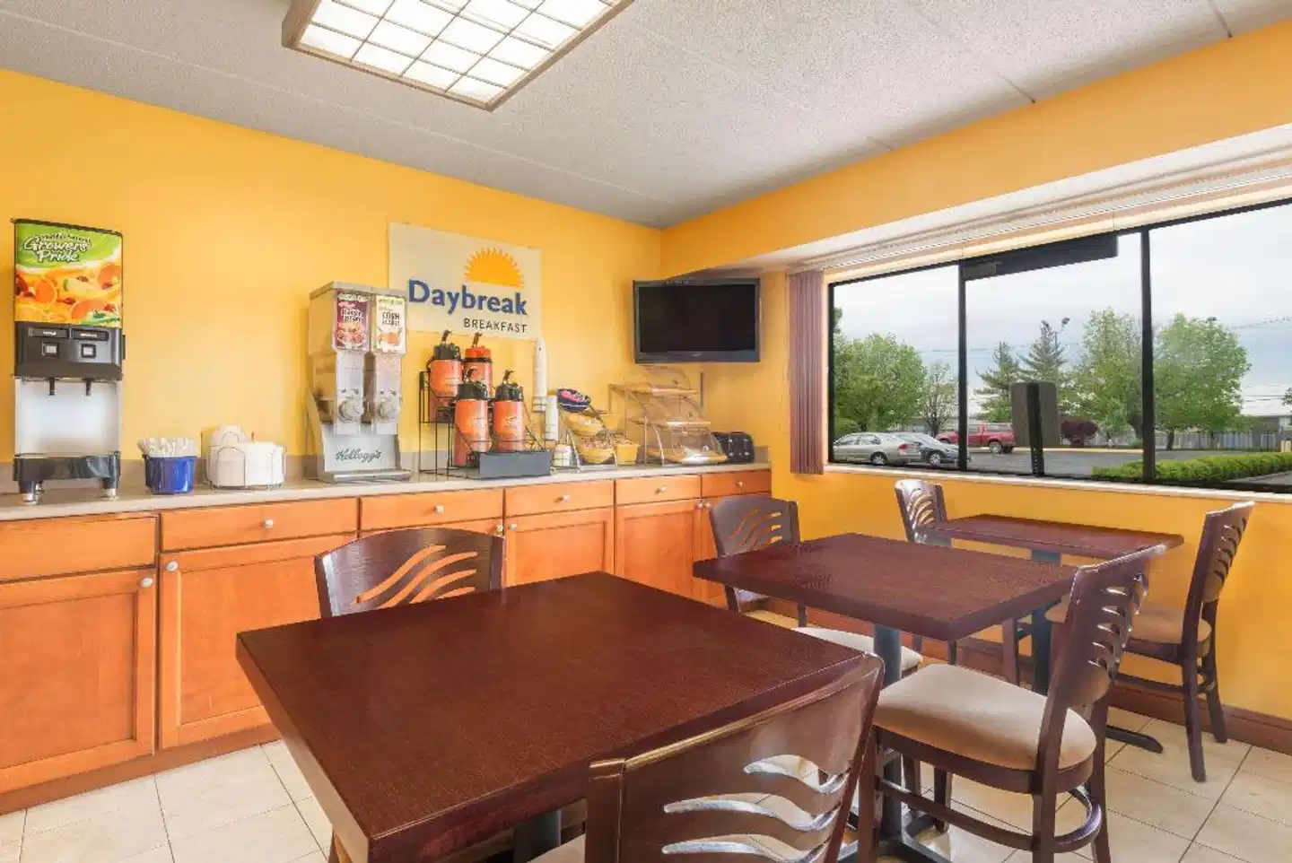 Days Inn by Wyndham Columbus Fairgrounds Lobby