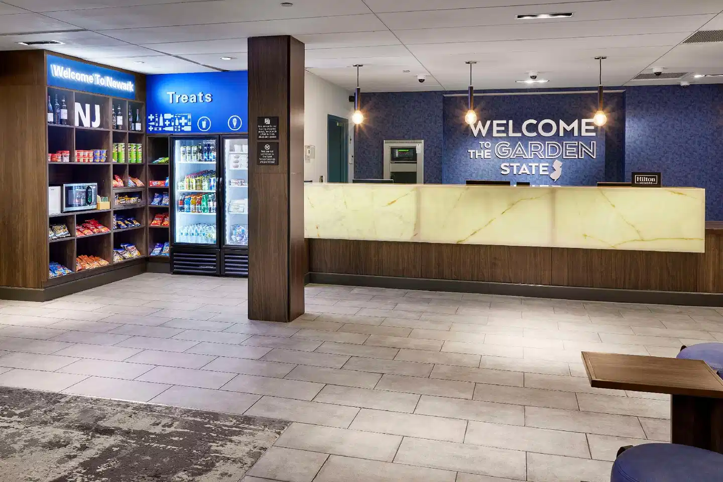 Hampton Inn Newark Airport Lobby
