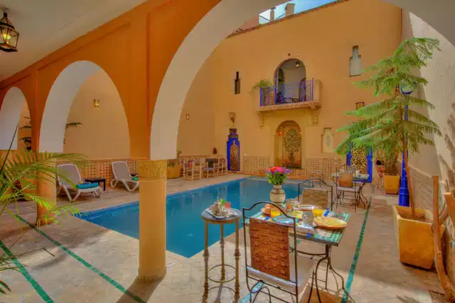 Riad La Villa Bleue Hallenbad