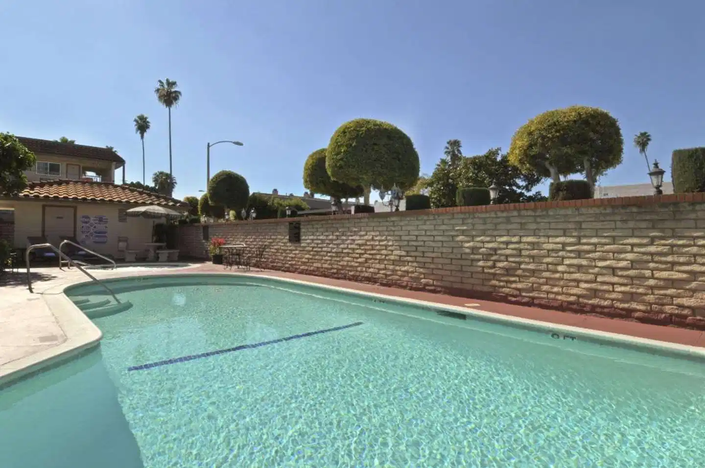 Ramada by Wyndham Pasadena Pool