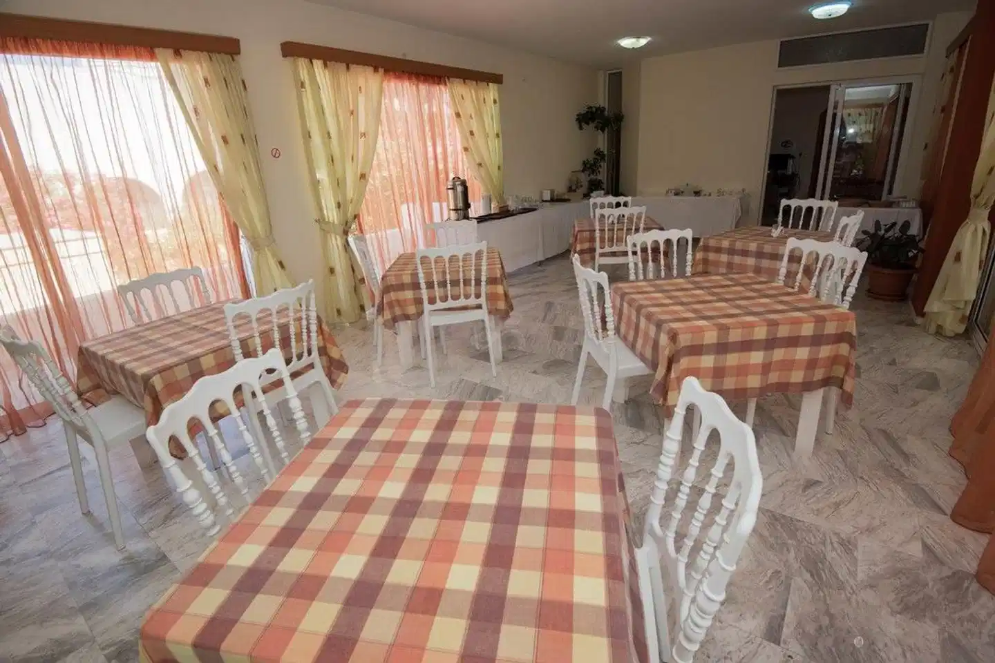 Leonidas Hotel & Studios Terrasse