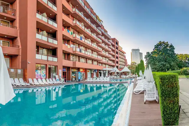 Gladiola Star Pool