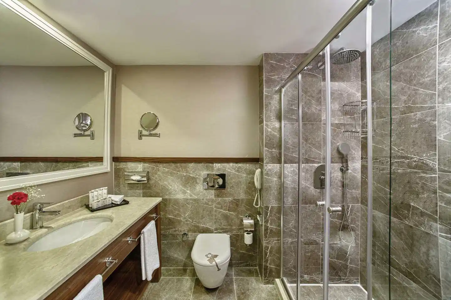 Aska Lara Resort & Spa Badezimmer