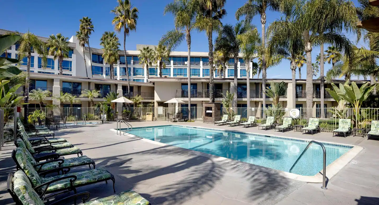 DoubleTree by Hilton San Diego Bayside Pool