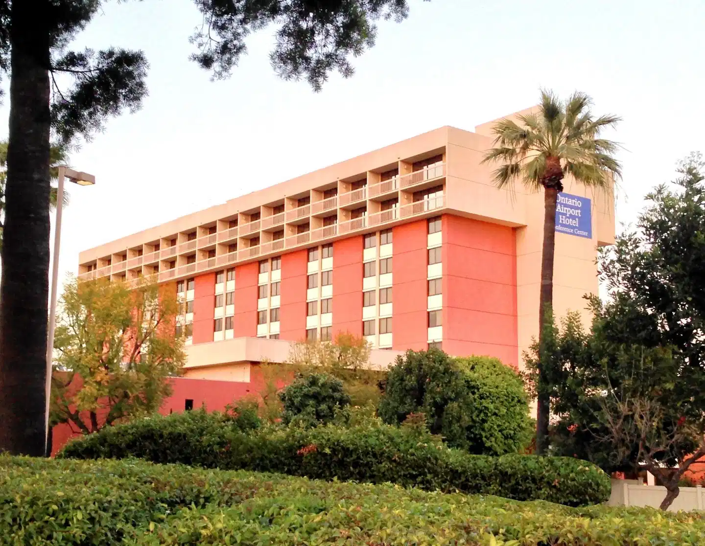 Ontario Airport Hotel Aussenansicht