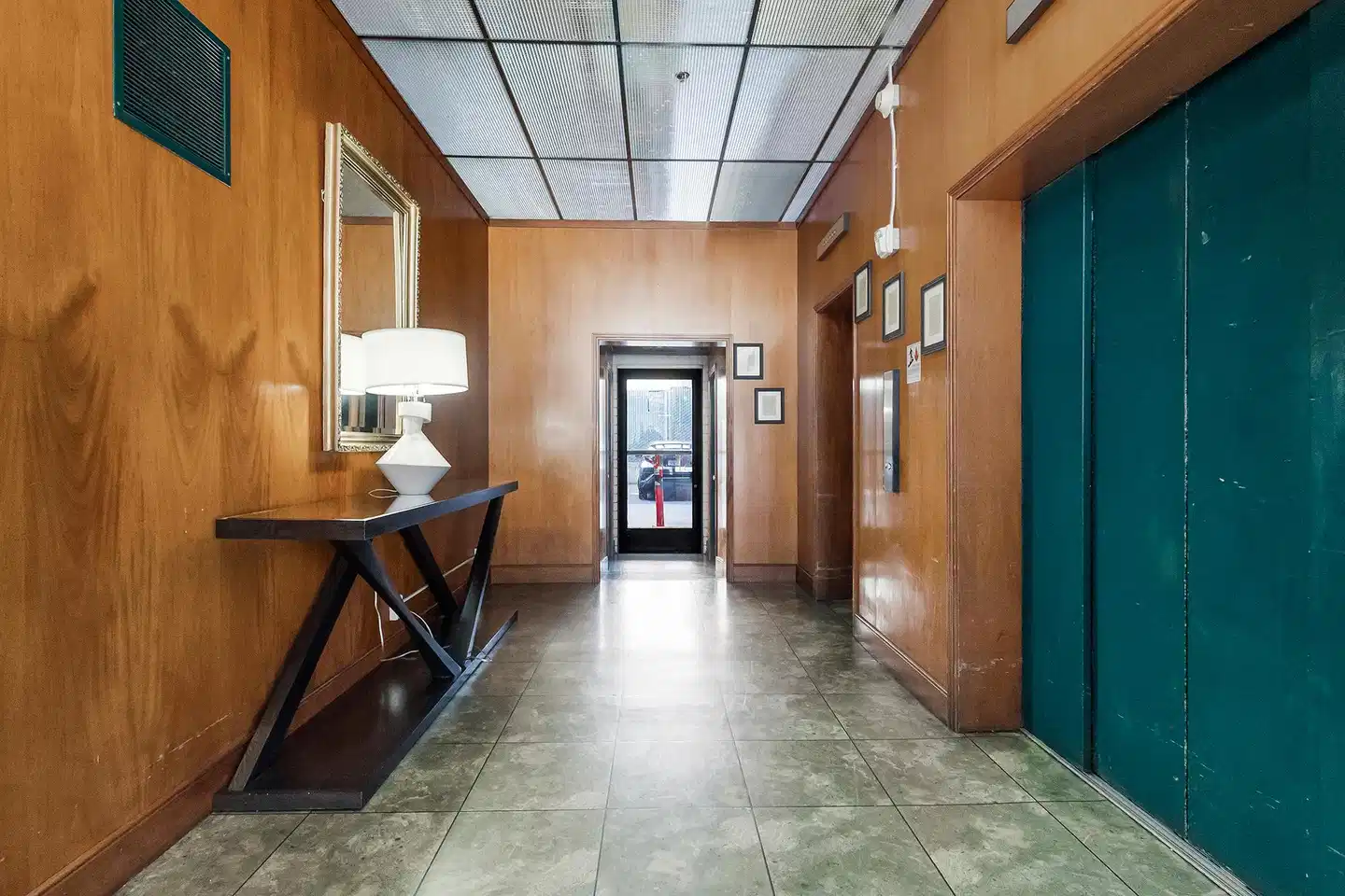 Jack London Inn Lobby
