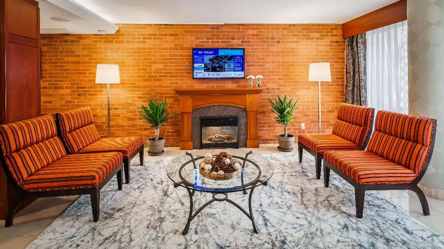Best Western Plus Ottawa City Centre Lobby