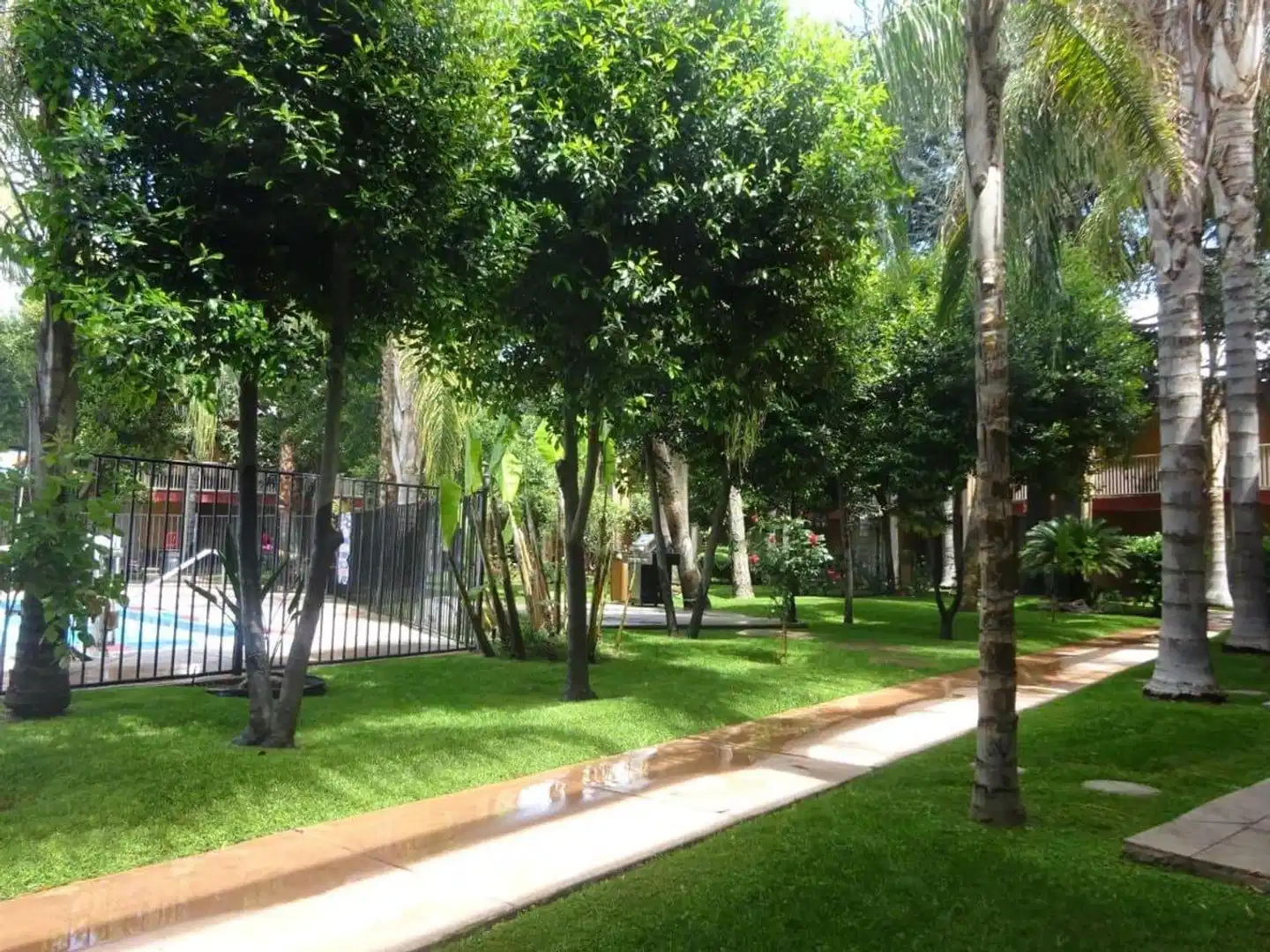 Clarion Hotel Bakersfield North Garten