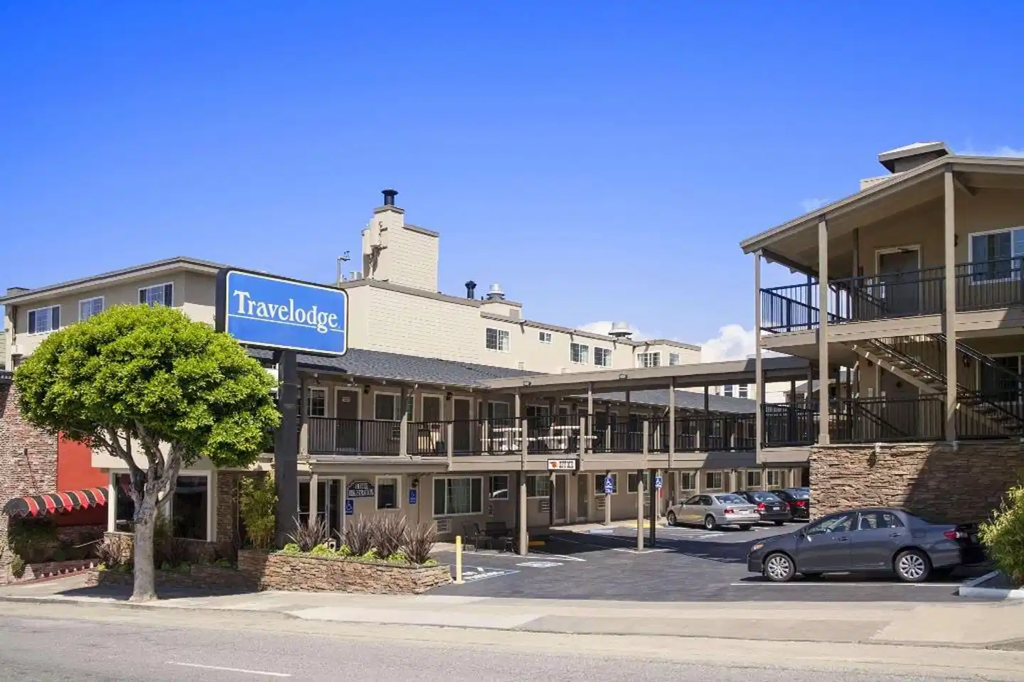 Travelodge By The Bay Aussenansicht