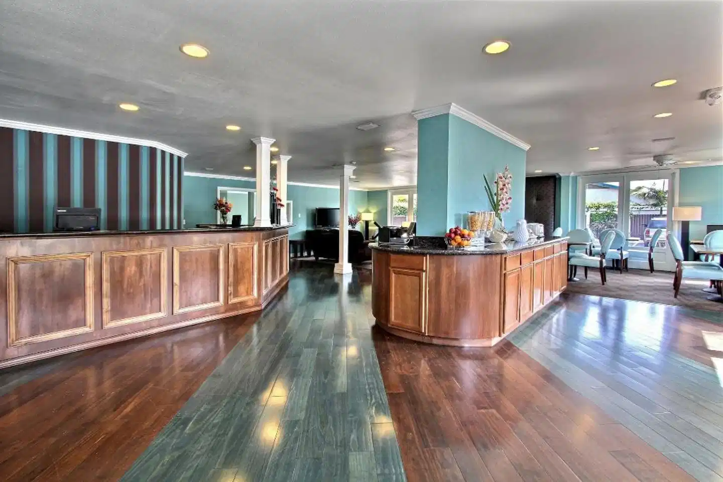 Avania Inn - Santa Barbara Lobby