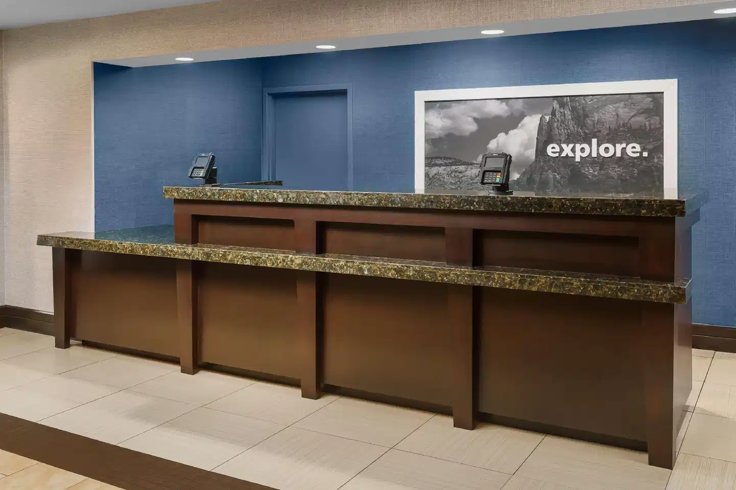 Hampton Inn & Suites Thousand Oaks, CA Lobby