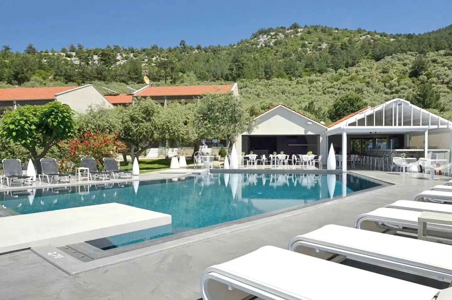 Louloudis Fresh Pool