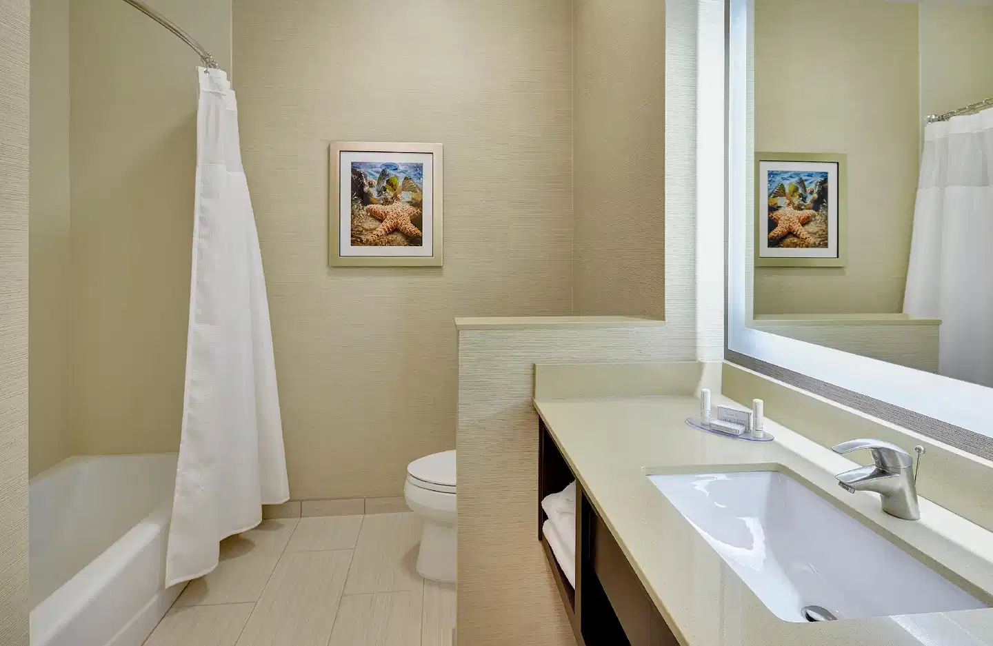 Fairfield Inn & Suites by Marriott San Diego Carlsbad Badezimmer