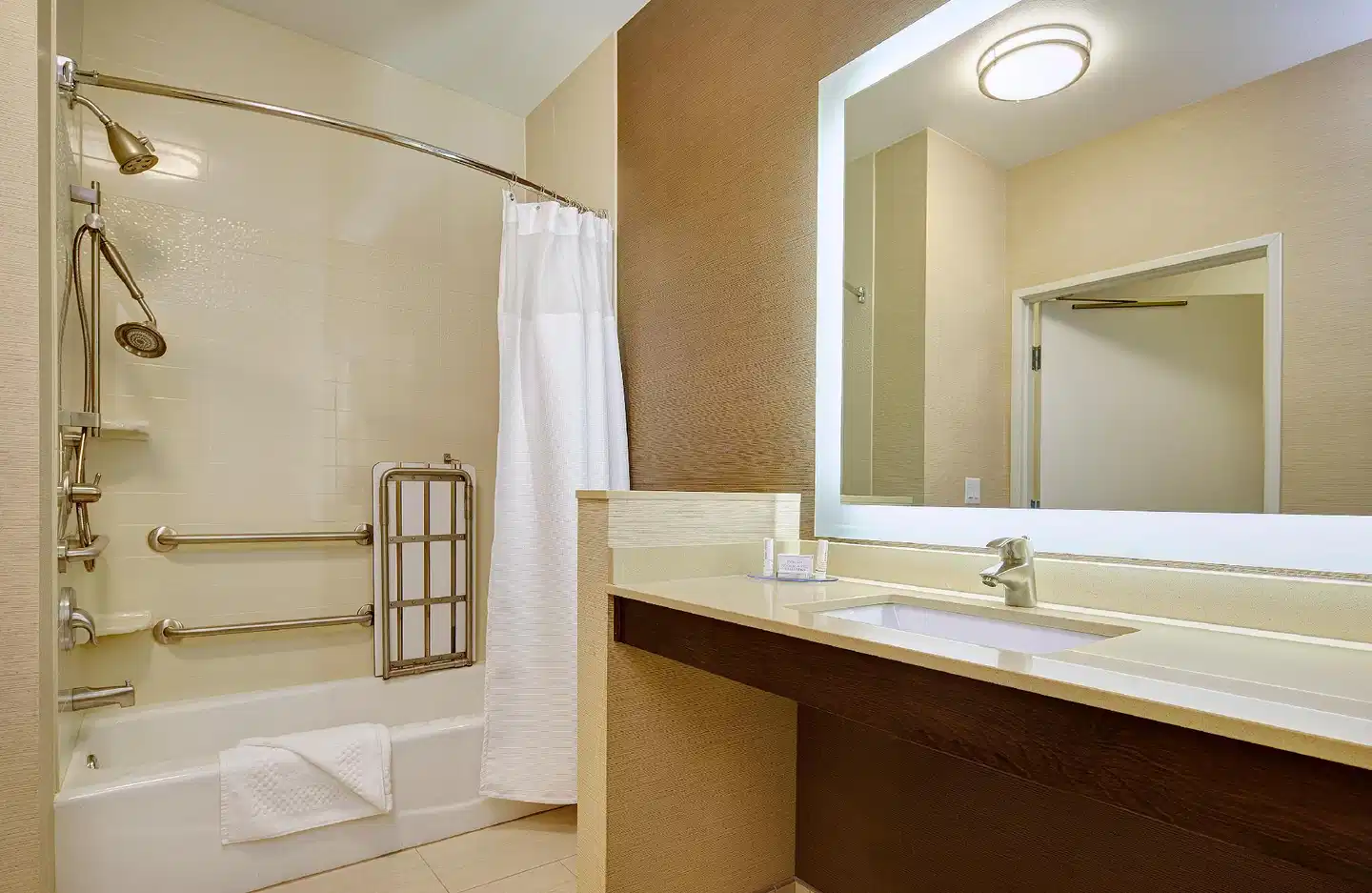 Fairfield Inn & Suites by Marriott San Diego Carlsbad Badezimmer