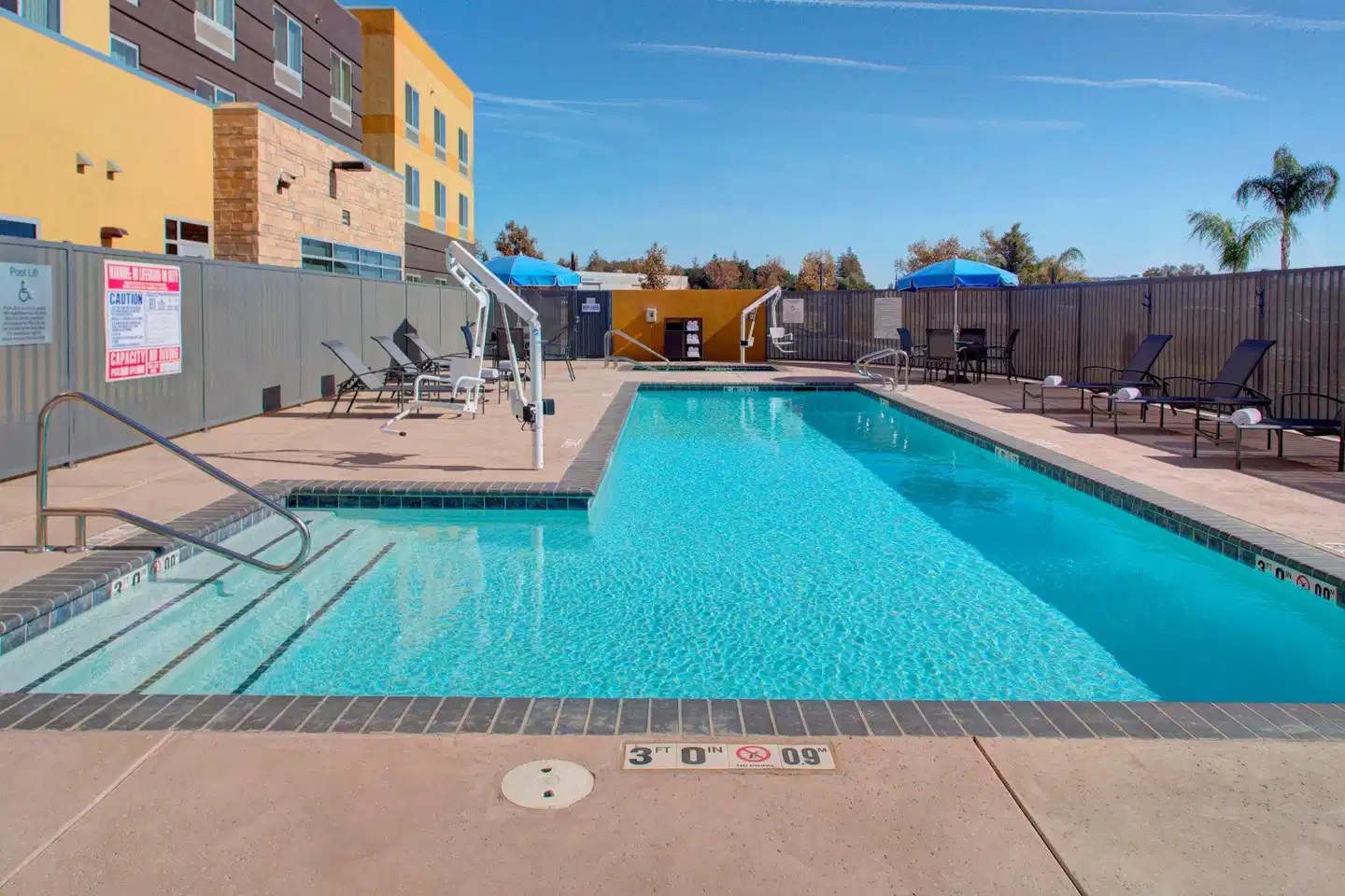 Fairfield Inn & Suites by Marriott Bakersfield North/Airport Pool